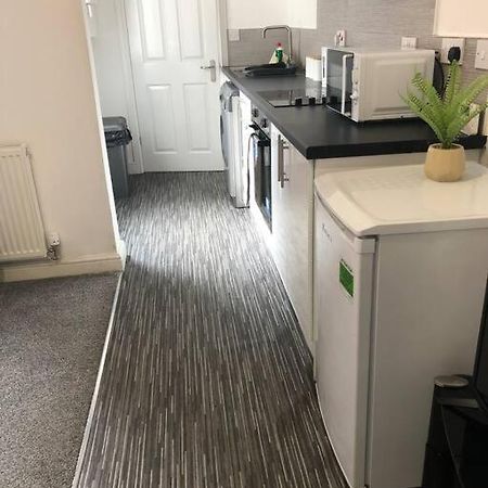 Simple And Sweet, Flat On Lewis Street - 1 Br Apartment Stoke-on-Trent Exterior photo