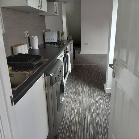 Simple And Sweet, Flat On Lewis Street - 1 Br Apartment Stoke-on-Trent Exterior photo